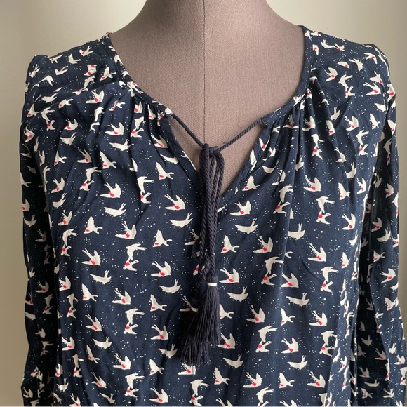 Max jeans hi-low cold shoulder top. Size small - Picture 2 of 8